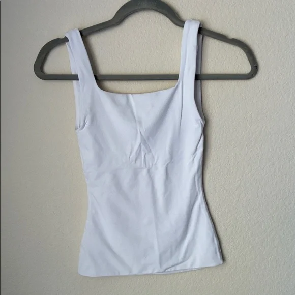 Aritzia White Fitted Sleeveless Tank Top doble line - Picture 2 of 4